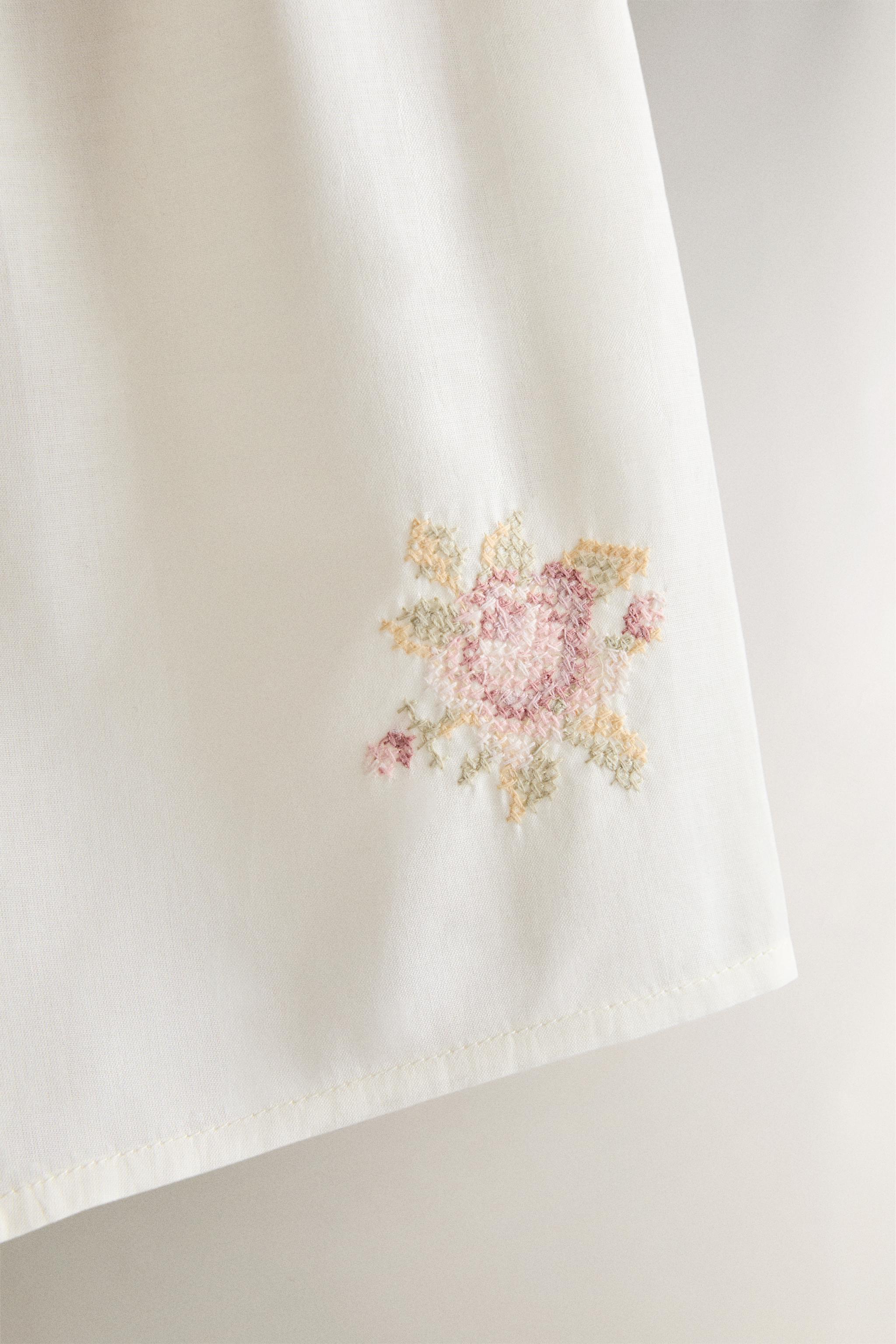FLORAL EMBROIDERED SHORTS